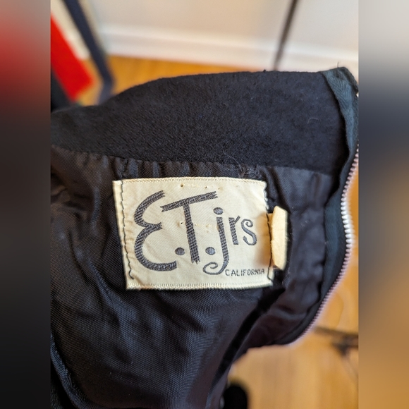 1950s black wool bombshell dress with matching belt - Picture 5 of 5